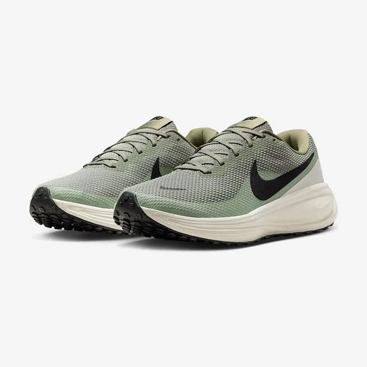 Nike Revolution 8